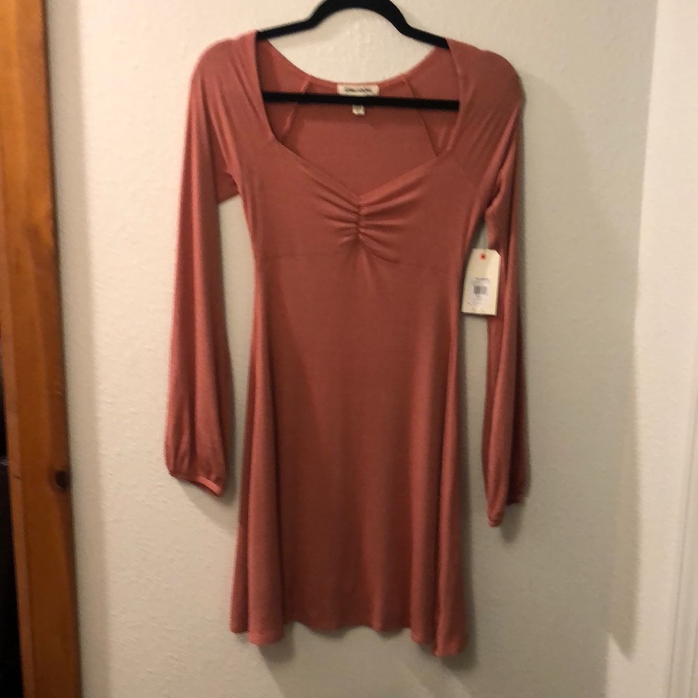 Billabong nineties romance with throwback rib knit w/ sweetheart neckline. - Picture 2 of 6